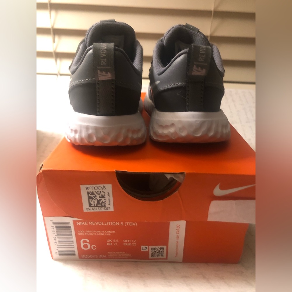 Nike Revolution 5 size 6c (toddler)
